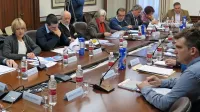 Sežanski svetniki so se razporedili po občinskih odborih. Vanje so vključili tudi svetnike opozicije, a niso 
bili vsi zadovoljni z izkupičkom. Davorin Terčon je tako član odbora za proračun in finance, njegova 
kolegica Alenka Orel pa je predsednica odbora za kmetijstvo (fotografija je s prejšnje seje).

