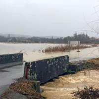 Dež bo &scaron;e do noči dvigal vodostaj Reke in Kolpe