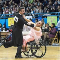 Pred razprodano ajdovsko dvorano so  tekmovali  tudi para plesalci. 