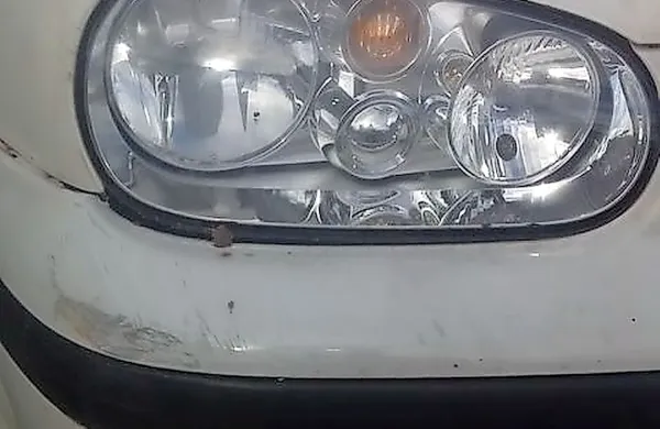 Podrsan prednji del golfa, ki so ga policisti vrnili lastniku.