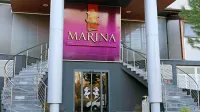 Savna klub Marina na Ajševici je že dva tedna zaprt, zaradi česar je  
pod vprašajem tudi status tamkajšnjih zaposlenih.