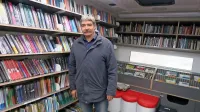 Maksimiljan Valič je do lanske upokojitve skoraj 40 let s štirimi 
bibliobusi, s katerimi je varno prevozil več kot 360.000 kilometrov, 
širil in dvigoval bralni utrip na Postojnskem in Pivškem.