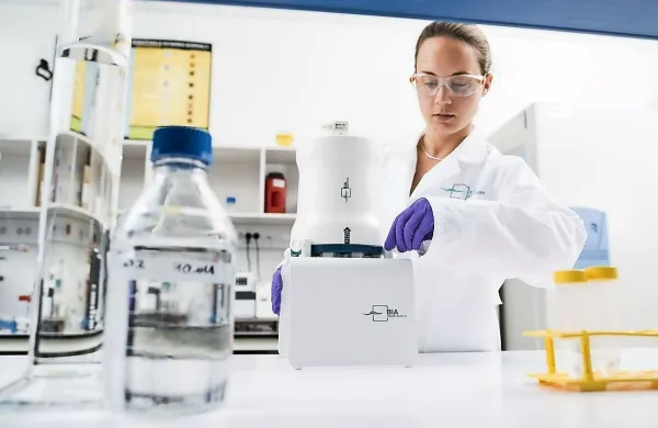 Lani septembra so v podjetju ob 20-letnici delovanja odprli nov 
laboratorij za biološko varnost za naraščajoče potrebe genske 
terapije.