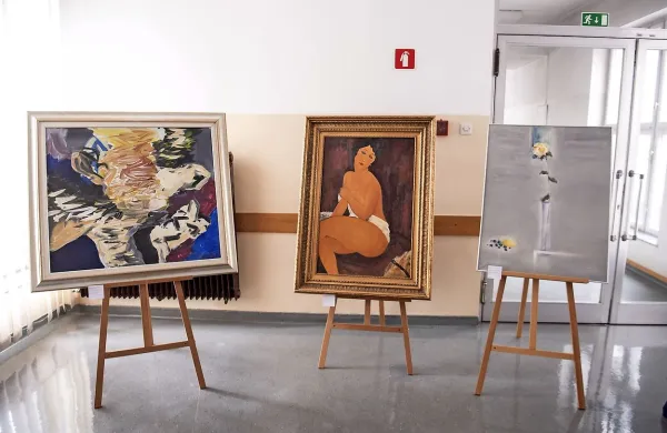 Pred kulturnim praznikom so danes na Fakulteti za varnostne 
vede Univerze v Mariboru odprli razstavo ponaredkov umetnin 
Lepota lažnega sijaja, katere namen je izobraževanje in opozarjanje na kriminaliteto na trgu umetnin.