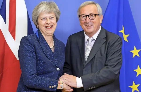 Britanska premierka Theresa May in predsednik Evropske komisije Jean-Claude Juncker