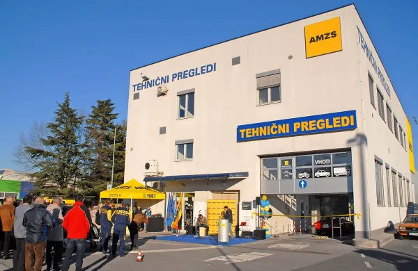 Za pridobitev mednarodnega vozniškega dovoljenja ni več treba 
obiskati upravne enote, ampak le še AMZS.