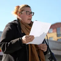 Odlična poezija in sončno vreme sta na dan zvabila veliko ljudi