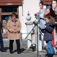 Odlična poezija in sončno vreme sta na dan zvabila veliko ljudi