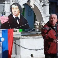 Odlična poezija in sončno vreme sta na dan zvabila veliko ljudi