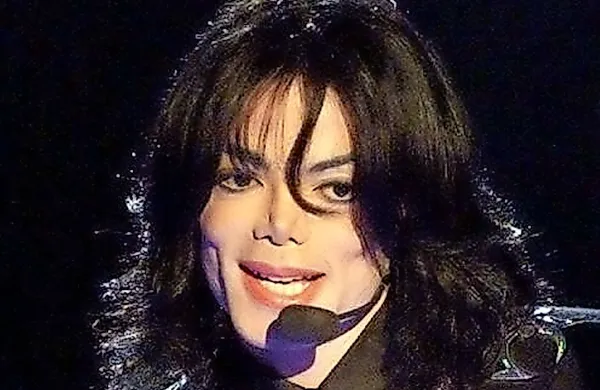 Jackson je bil izjemno uspešen glasbenik, bil pa je malce poseben, 
saj se je rad družil predvsem z otroci, ki jih je gostil na svojem 
ranču Neverland. Nekateri od njih trdijo, da jih je tam tudi spolno 
zlorabljal.