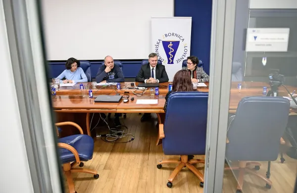 Koordinacija zdravniških organizacij opozarja, da številke niso 
vse, ampak je treba poznati tudi zgodbe zdravnikov iz ordinacije.