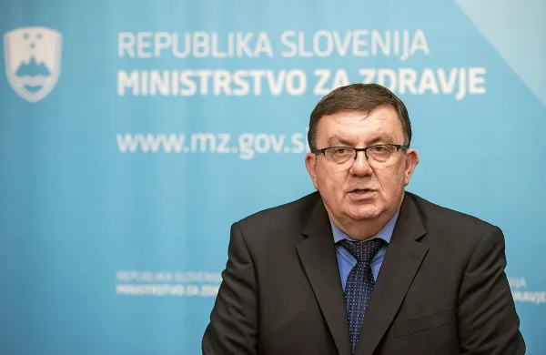 Minister za zdravje Samo Fakin je po današnjem srečanju z 
direktorji zdravstvenih domov ocenil, da je težav veliko, a da je 
pretirano govoriti o razpadu primarnega zdravstvenega varstva.