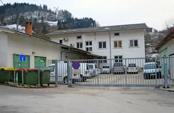 Svetniki občine Idrija so Komunali zaklenili porabo amortizacije za 
nakup orodij in strojev.