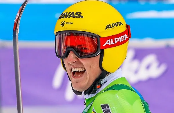 Slovenski smučar Štefan Hadalin je na svetovnem prvenstvu v 
švedskem Areju osvojil srebrno medaljo v kombinaciji.