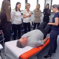Ob delu v bolnišnici, zdravstvenem domu, zdravilišču in kabinetu  
za fizioterapijo so  možnosti za zaposlitev še zelo raznolike. 