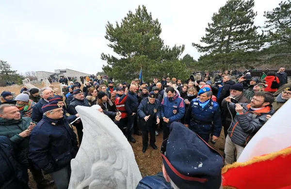 V krovnih organizacijah slovenske manjšine v Italiji obsojajo izjave 
italijanskih predstavnikov na nedeljski slovesnosti v Bazovici ob 
dnevu spomina na žrtve fojb in eksodus Italijanov iz Istre, Reke in 
Dalmacije.