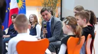 Predsednik države Borut Pahor med učenci OŠ Koper