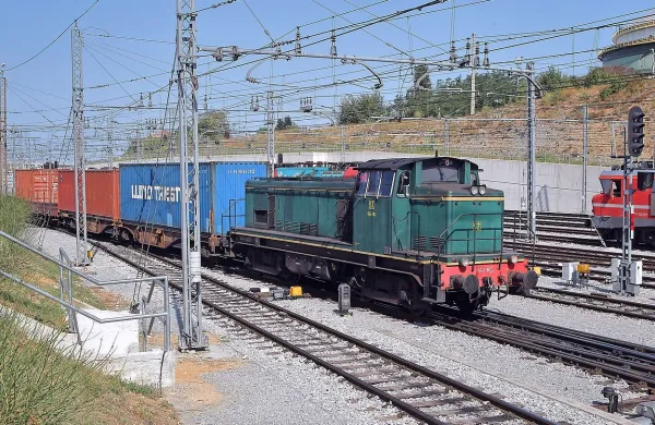 

Podjetje SŽ-Tovorni promet bo štiri nove premikalne lokomotive 
uporabljalo na tovorni postaji Koper, ki je po obsegu dela po 
njihovih navedbah najpomembnejša tovorna postaja na slovenskem železniškem omrežju.