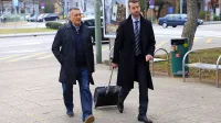 Hrvat Franjo Keleminović (levo) se je današnjega   predobravnavnega naroka na novogoriškem okrožnem sodišču udeležil z 
odvetnikom Romanom Završkom. 