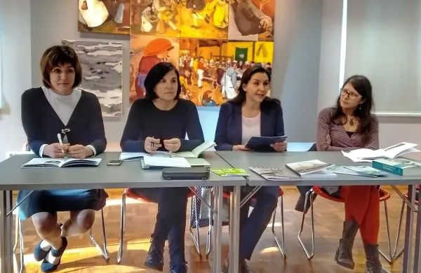 Publikacijo so predstavile Jasna Fakin Bajec, Klavdija Figelj, Neva 
Makuc in Špela Ledinek Lozej. 