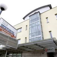 Komljanec vodi zdravstveni dom  od januarja 2011,  na vrhu te 
zdravstvene ustanove pa je bil že  med letoma 2002 in 2009. 