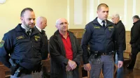 Sodišče je v današnjem izreku sodbe Senadu Softiću potrdilo 
navedbe iz obtožnice, da je v tem primeru šlo za umor iz 
ljubosumnosti in brezobzirnega maščevanja ter ogrožanje ljudi v 
okolici.
