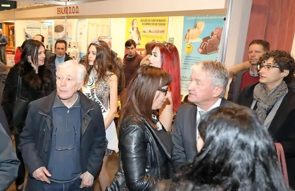 Otvoritveni dan je bil bolj protokolarne narave, največ obiskovalcev pričakujejo danes in jutri. 