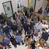 Praktični del festivala Refuscus Mundi - Svet refoška je bil v 
Manziolijevi palači v Izoli, kjer se je s 110 vini predstavilo 42 
vinarjev iz Slovenije, Hrvaške in Italije.