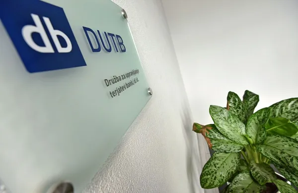 Za položaj glavnega izvršnega direktorja Družbe za upravljanje 
terjatev bank (DUTB) neuradno vlada precejšnje zanimanje, prijav 
na razpis pa naj bi bilo okoli 20.