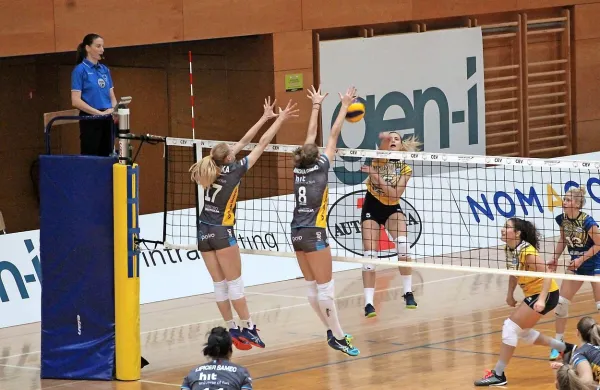 Pri Luki Koper se je s 15 točkami izkazala Iman Isanović (5, v 
napadu).