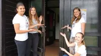  Za ustvarjalnost Male hiše skrbijo  (z leve) Nika Valentinčič, Marina 
Laharnar, Tina  Klinkon in Rebeka Kos. 