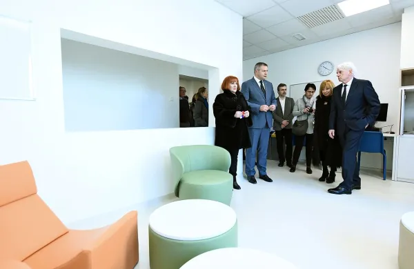 

Odprtja enote sta se udeležila tudi predsednik DZ Dejan Židan in 
varuhinja človekovih pravic Vlasta Nussdorfer.