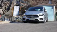 V lanskem letu so prodali 349 primerkov tega vozila, povprečna 
starost kupca pa je bila 59 let.