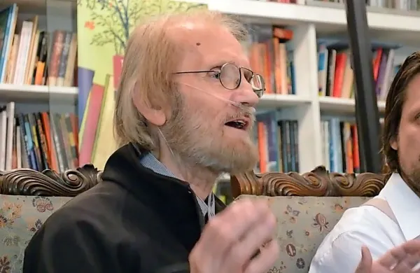 V 70. letu starosti je umrl pesnik, pisatelj, dramatik, publicist, 
esejist in satirik Miroslav Slana.