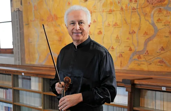 Tržaški violinist Črtomir Šiškovič je glavni pobudnik in od prve 
izvedbe umetniški vodja Glasbenih matinej.