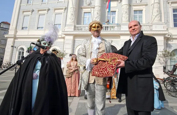 Oblast v Piranu je danes prevzel Tartini