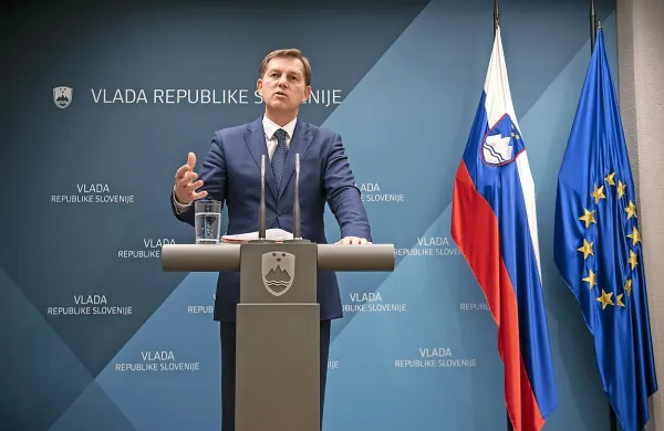 V stranki SMC bodo politično odgovornost za domnevna kazniva 
dejanja pri poslu z maketo drugega tira ugotavljali po končani 
kriminalistični preiskavi, je sporočil prvak stranke Miro Cerar. 