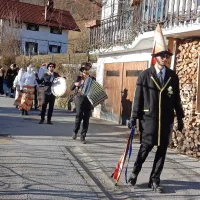 Ravenski pust: mladi s ponosom prevzemajo vlogo &ldquo;ta grdih&rdquo;