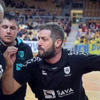 Trener Uroš Rapotec je z energičnimi nasveti tlakoval pot do 
želene zmage. 