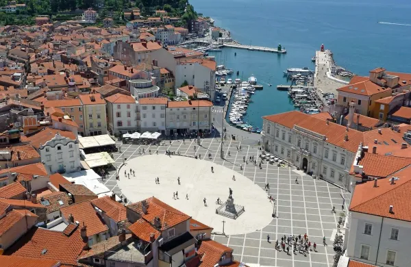 Na Primorskem se bo danes temperatura povzpela do 14 stopinj 
Celzija.