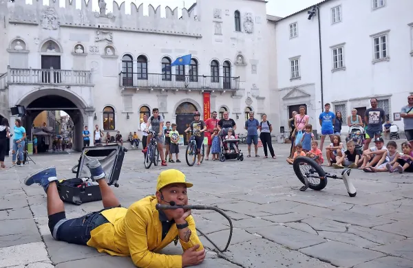 Mestna občina Koper (MOK) je tudi za leto 2019 sočasno objavila 
javne razpise na področjih družbenih dejavnosti, turizma, prireditev in varstva okolja.