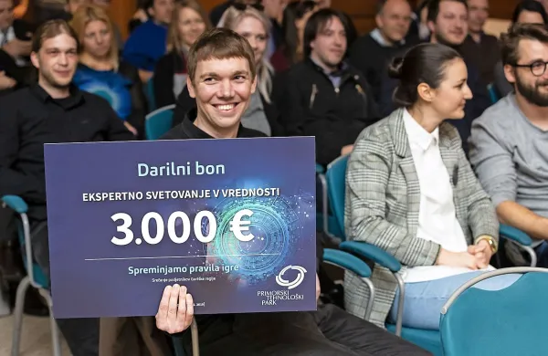 V okviru srečanja so potekale tudi kratke predstavitve nove 
generacije start up podjetnikov. Najboljši so prejeli koristne 
nagrade.
