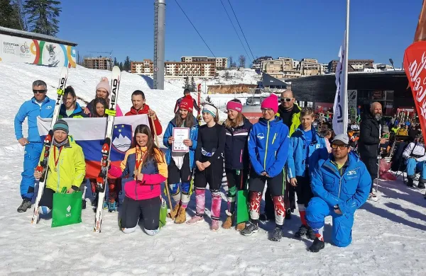 Slovenijo je na Bjelašnici zastopala reprezentanca notranjsko-primorske regije. 