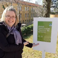 Razpis za pravljico se je iztekel ravno na Erikin rojstni dan, zato se 
je opogumila in se nanj prijavila, pravljico pa je poslala brez 
pričakovanj.
