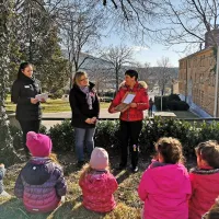 Bibliotekarka Petra Hlača je 8. februarja obiskovalcem Kobilarne 
Lipica interpretirala zmagovalno pravljico, direktorica knjižnice pa 
je napovedala, da bodo prihodnje leto natečaj ponovili, saj jih na 
Primorskem primanjkuje, ob tem pa bodo Erikino pravljico izdali 
v obliki slikanice.