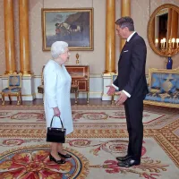 Britanska kraljica sprejela predsednika Pahorja