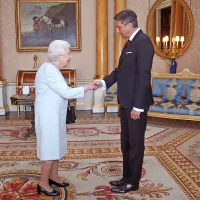 Britanska kraljica sprejela predsednika Pahorja