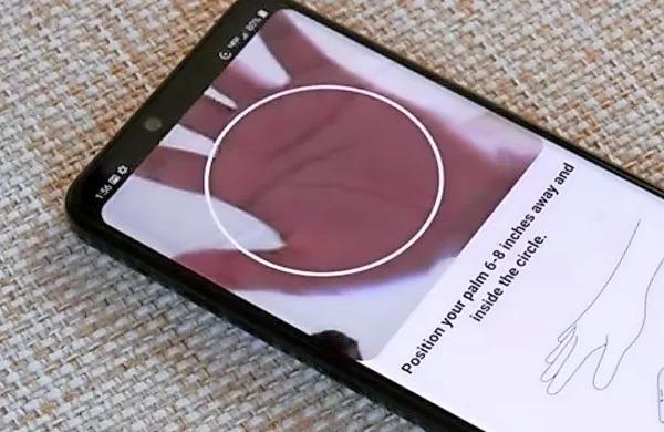 Telefon, ki gleda pod kožo