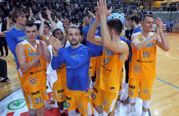 Košarkarji Sixta Primorske so v 20. krogu lige Aba 2 premagali 
Vršac visoko s 103:77 in z 19. zmago potrdili prvo mesto na 
lestvici.