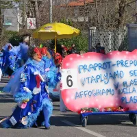 Tudi skupina iz Praprota je opozarjala na težavo onesnaževanja.